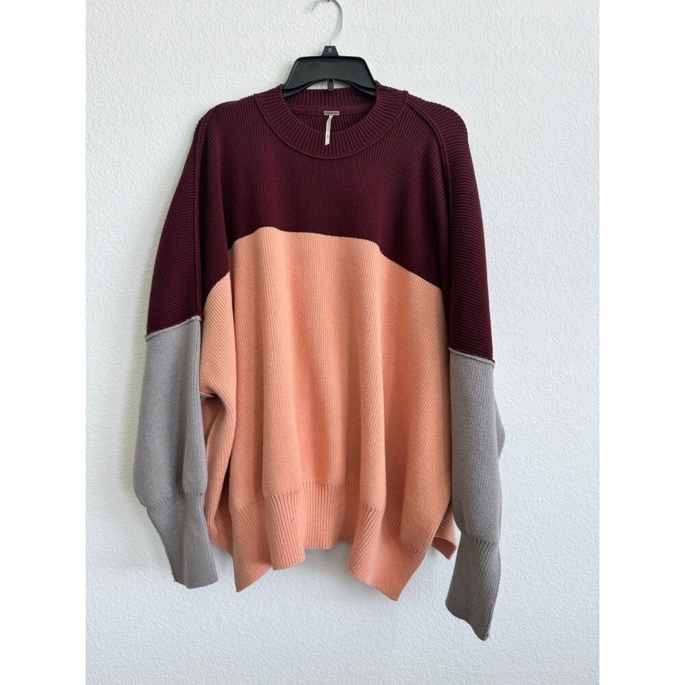 Free People Sweater in Burgundy, Peach,andGray. Reposh due to being too big.